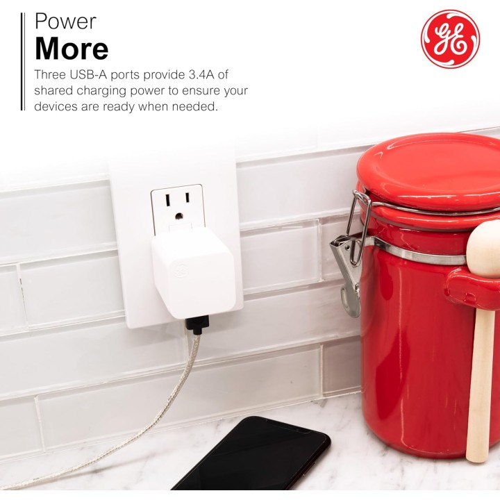Chargeur mural USB 3 ports GE - UltraCharge 17W, prise pliante, compatible iPhone, blanc