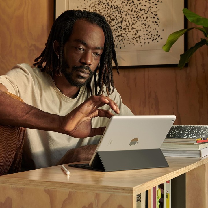 iPad Apple 2021 Wi-Fi 256 Go 10,2 pouces - Écran Retina Gris sidéral