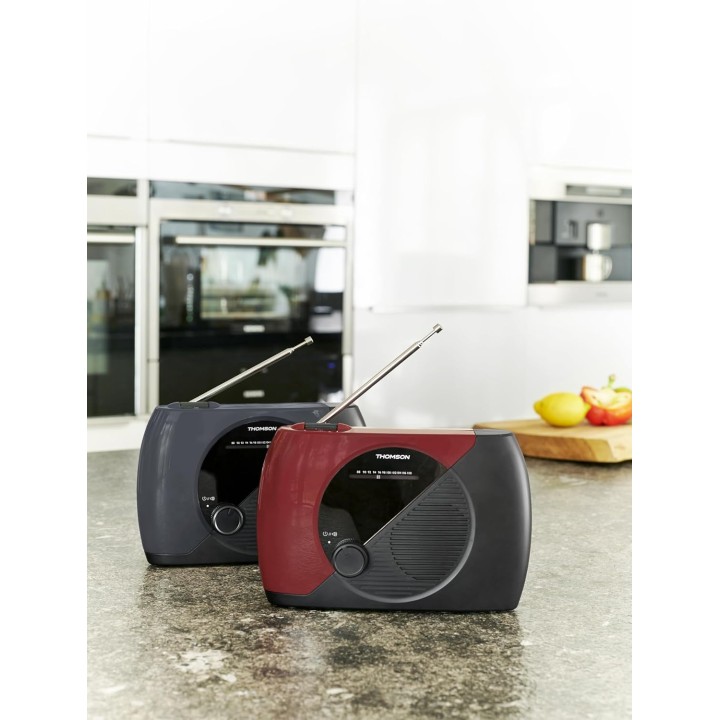Radio portable FM analogique THOMSON RT353 - double alimentation - compacte - noir