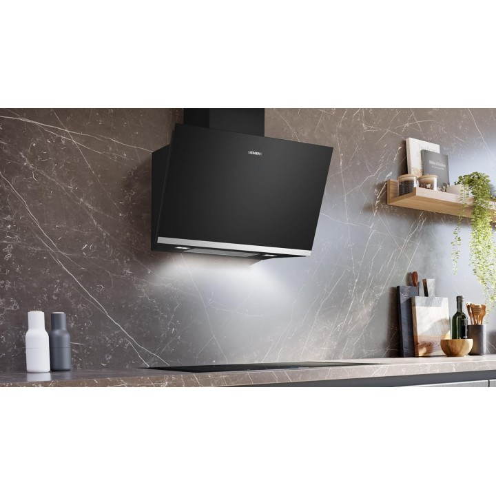 Hotte murale inclinée 80 cm noir verre Siemens iQ500 cookConnect LED