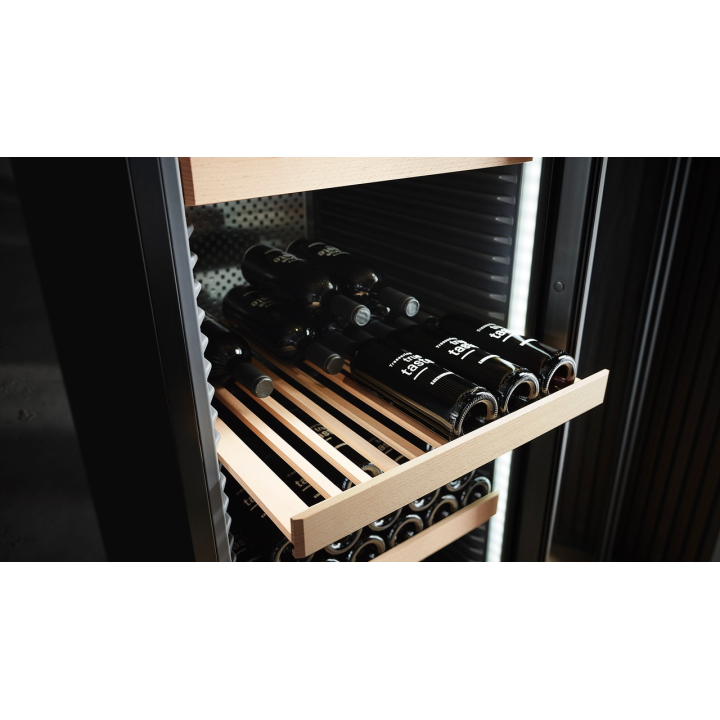 Cave à vin 196 bouteilles porte vitrée noir - triple protection UV Liebherr