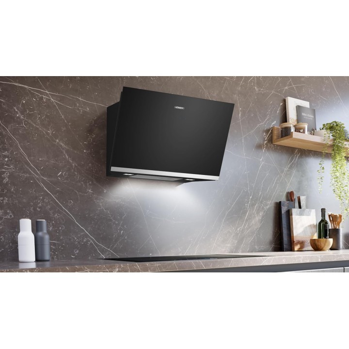 Hotte murale inclinée 80 cm noir verre Siemens iQ500 cookConnect LED