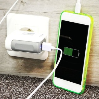 Chargeur secteur USB avec batterie externe 2000 mAh - Powerbank universel PORT DESIGNS