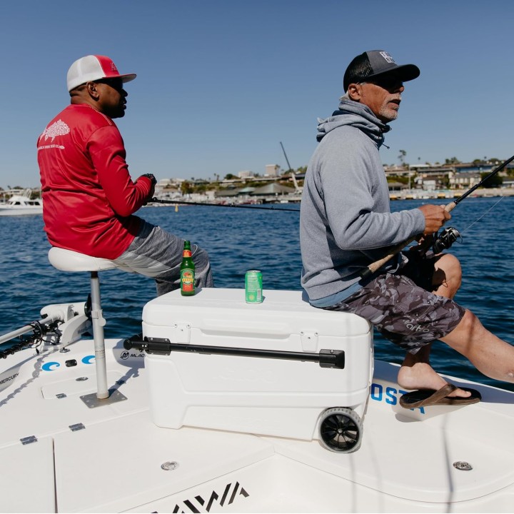 Glacière à roulettes 110QT Igloo – poignée télescopique, isolation longue durée