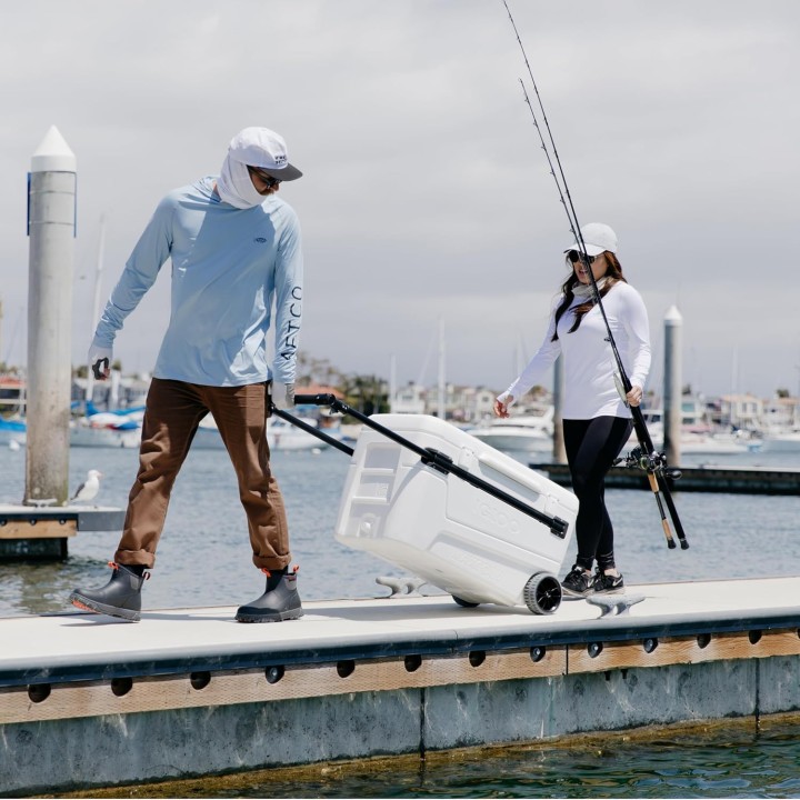 Glacière à roulettes 110QT Igloo – poignée télescopique, isolation longue durée