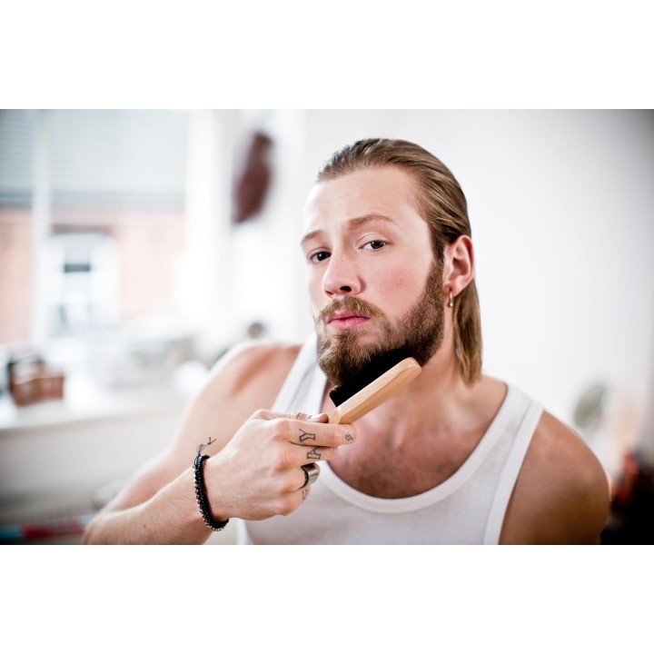 Tondeuse à barbe Remington - Lames titane auto-affûtées, sabots ajustables, sans fil, accessoires